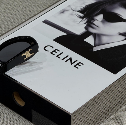 人気の CELINE トリオンフサングラスが再入荷しました！