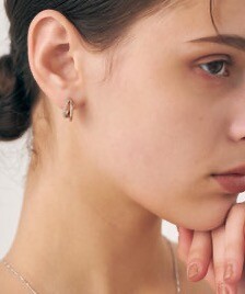 Hug Earring / Pierce