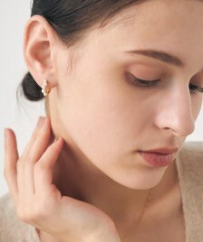 Hug Earring / Pierce