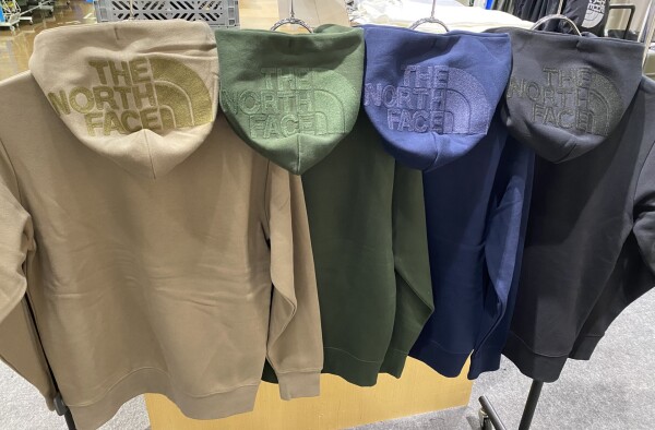 ノースフェイス　パーカー入荷！